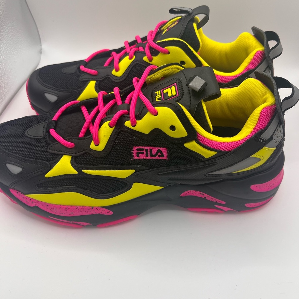 FILA RUNNING SHOES, NWOB - Picture 2 of 4